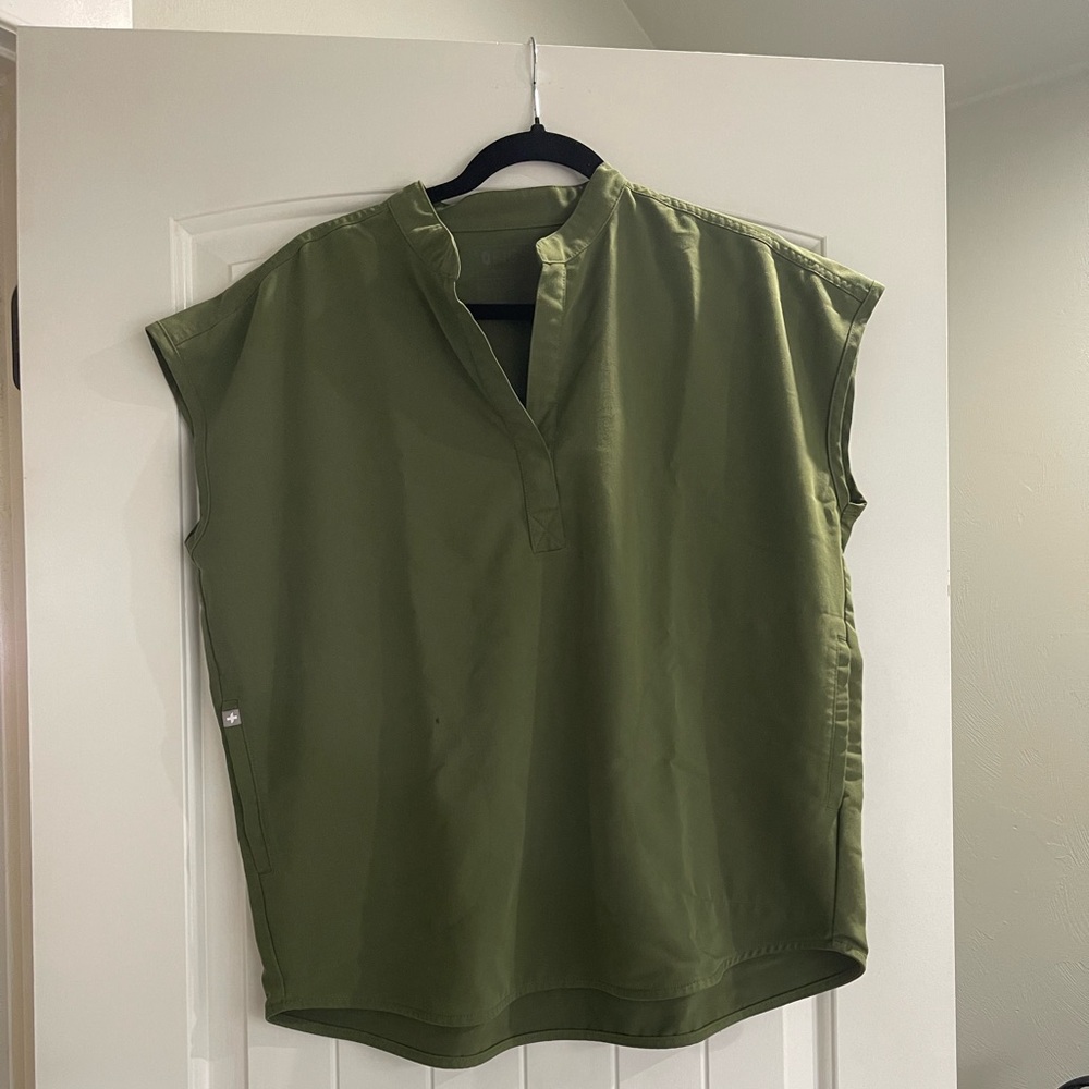Figs Rafaela scrub top.